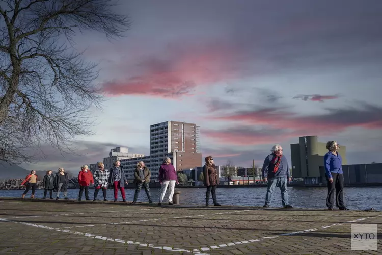 Zaanse 60-plussers treden op tijdens dansvoorstelling in het Zaantheater