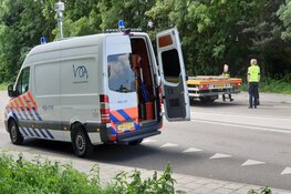 Wielrenner zwaargewond na aanrijding in Assendelft
