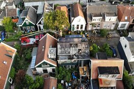 Grote brand bij woning in Zaandam