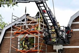 Brand op dak in binnenstad Zaandam