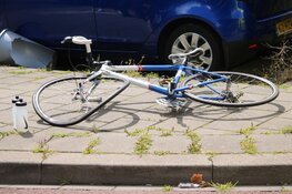 Wielrenner gewond na botsing in Zaandam