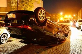 Automobilist onder invloed crasht in woonwijk Zaandam
