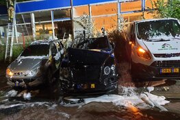 Peperdure Bentley door brand verwoest in Zaandam