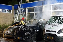 Peperdure Bentley door brand verwoest in Zaandam