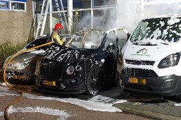 Peperdure Bentley door brand verwoest in Zaandam