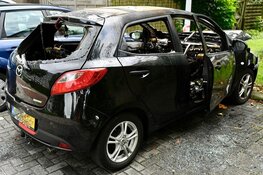 Auto door brand verwoest in Zaandam, politie kamt wijk uit