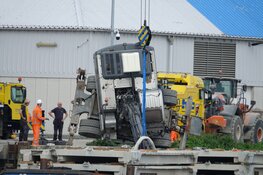 Kraan omgevallen in Achtersluispolder in Zaandam