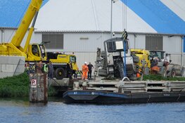 Kraan omgevallen in Achtersluispolder in Zaandam