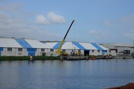 Kraan omgevallen in Achtersluispolder in Zaandam