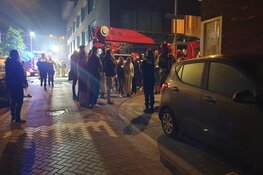 Brand in parkeergarage in Zaandam, bewoners op straat