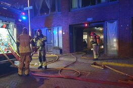 Brand in parkeergarage in Zaandam, bewoners op straat