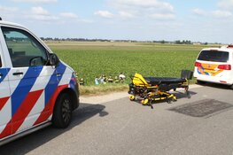 Motorrijder valt van dijk in Assendelft