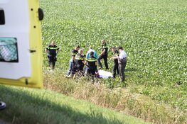 Motorrijder valt van dijk in Assendelft