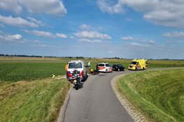 Motorrijder valt van dijk in Assendelft