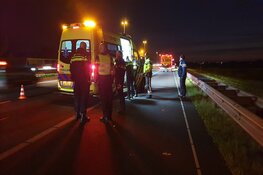 Auto op z'n kop op A7 na ongeval Wijdewormer