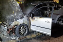 Brand in geparkeerde auto in Zaandam