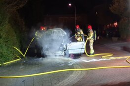 Brand in geparkeerde auto in Zaandam