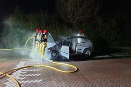 Brand in geparkeerde auto in Zaandam