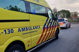 Vrachtwagen aan de rol tijdens laden en lossen