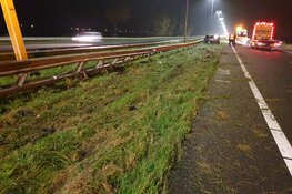 Ongeval op A7, auto tegen vangrail