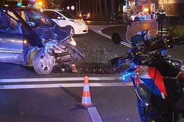 Botsing in Oostzaan, vrouw vlucht