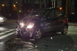 Botsing in Oostzaan, vrouw vlucht