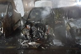 Drie auto's door brand verwoest in Zaandam-Kogerveld