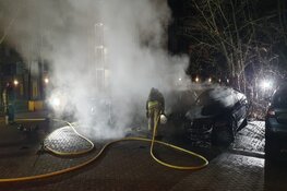Drie auto's door brand verwoest in Zaandam-Kogerveld