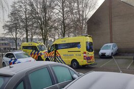 Moeder rijdt achteruit over eigen kindje heen in Wormer