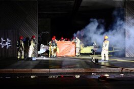 Brand op plezierjacht in Koog aan de Zaan, één zwaargewonde