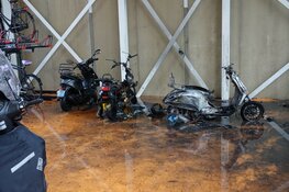 Brandende scooters op Stadhuisplein Zaandam