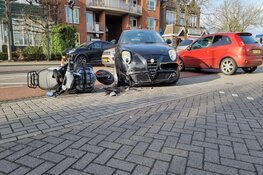 Scooterrijder in botsing met auto in Assendelft