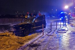 Auto vliegt in brand op N246 bij Westzaan