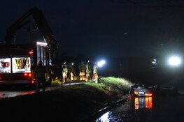 Auto te water na politie achtervolging in Wijdewormer