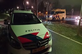 Persoon ter water aan De Weer in Zaandam