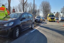 Vier auto's botsen met elkaar in Oostzaan