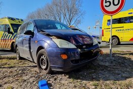 Vier auto's botsen met elkaar in Oostzaan