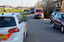 Afvalbrand slaat over naar atelier in Westzaan