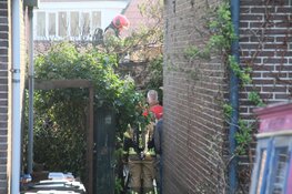 Afvalbrand slaat over naar atelier in Westzaan