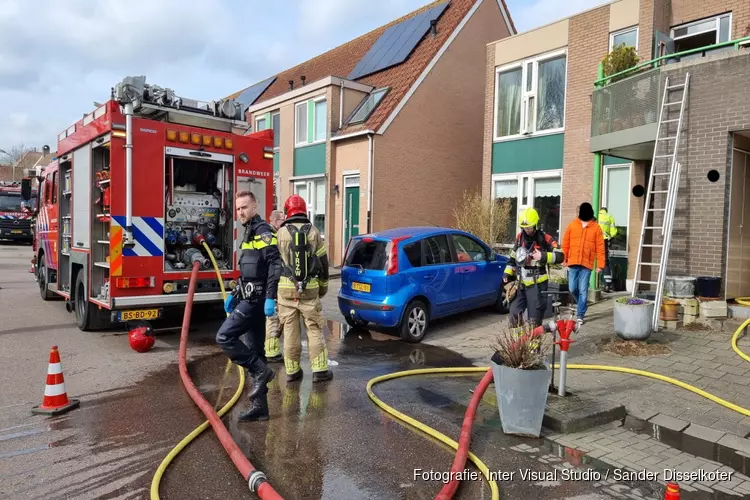Brand in woning Assendelft, bewoner ernstig gewond