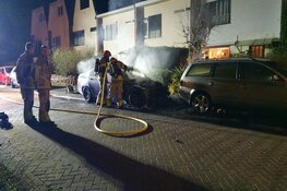 Twee auto&#39;s door brand verwoest in Zaandam