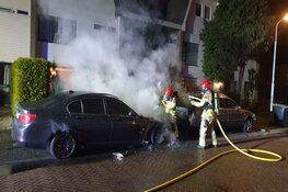 Twee auto&#39;s door brand verwoest in Zaandam