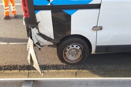 Auto over de kop op A7 bij Wijdewormer