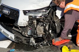 Botsing tussen twee auto&#39;s in Zaandam