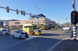 Botsing tussen twee auto&#39;s in Zaandam