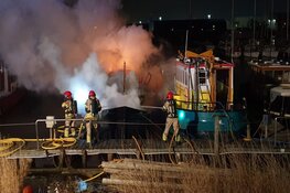 Gewonde bij brand op woonboot in Assendelft