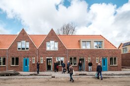 Blij gezichten bij eerste kijk- en meetmarkt voor toekomstige bewoners van het Blok in Krommenie