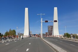 Storing Prins Bernhardbrug zorgt voor flinke file