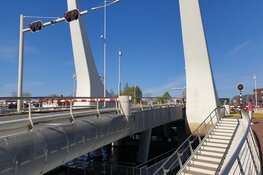 Storing Prins Bernhardbrug zorgt voor flinke file