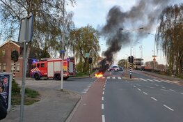 Scooter bezorgkoerier door brand verwoest in Koog aan de Zaan